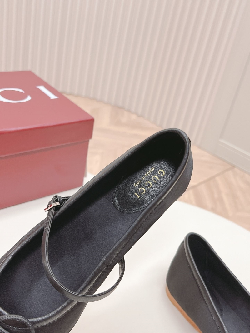 Gucci Flat Shoes